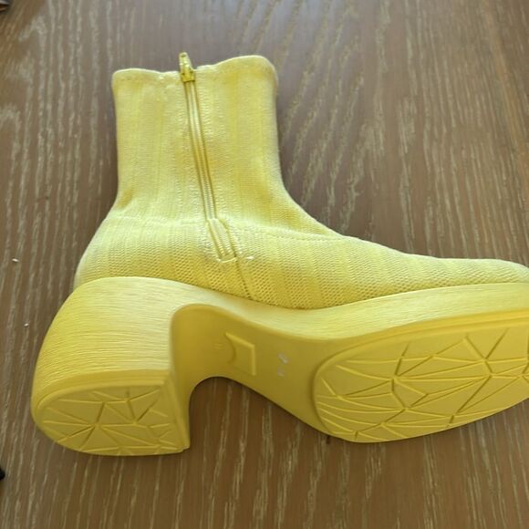 Camper Thelma chunky platform sock boots, Yellow,NWOT Flaw dirt spots, Size 7.5 - Picture 14 of 16